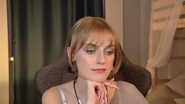 Chat XXX en directo de KiraMontoya