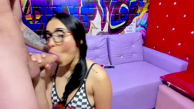 XXX chat uživo modela hot-threesome