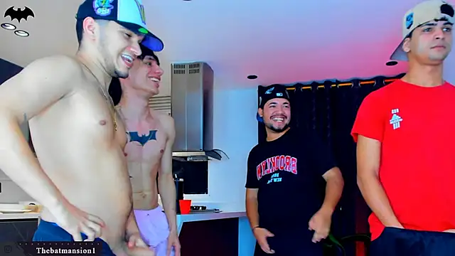 TheBatMansion Show in webcam