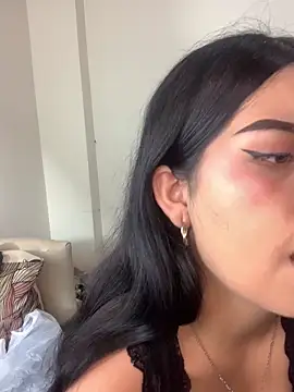 XXX chat uživo modela Emily_Cat18