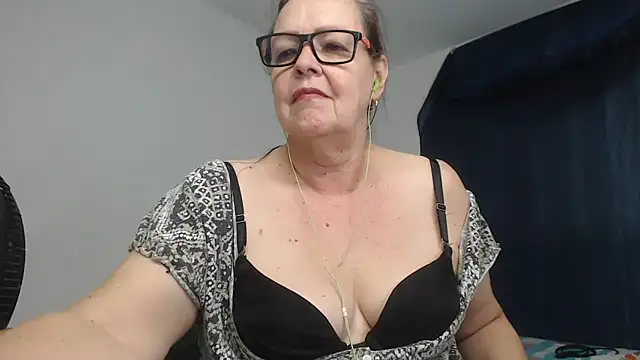 Chat +18 de latinalili9 ao vivo