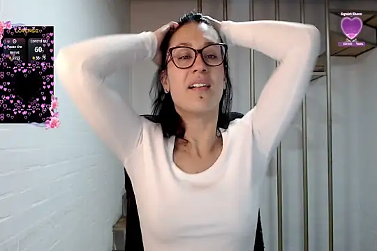 Jessie_Desire élő XXX-chatje