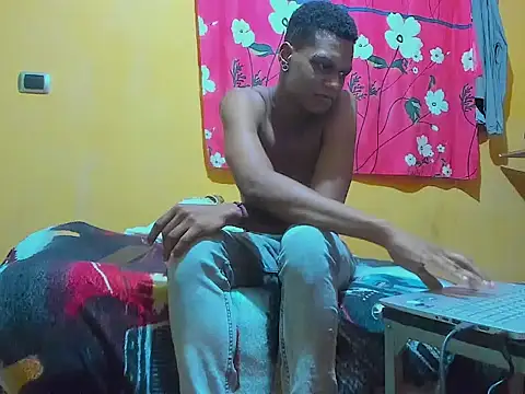 aunstin_farid1 Adlı Modelin Canlı XXX Sohbeti