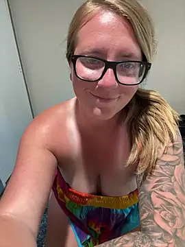 _ElizabethLove_ Chat XXX in diretta