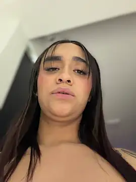 Isabella-TeenのライブXXXチャット