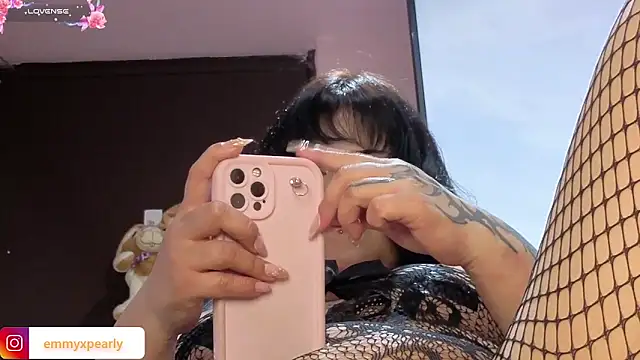 emyxpearly Adlı Modelin Canlı XXX Sohbeti