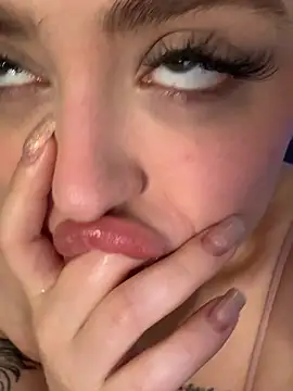 KellyMoors Chat XXX live