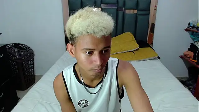 Chat XXX en directo de Raam_Star