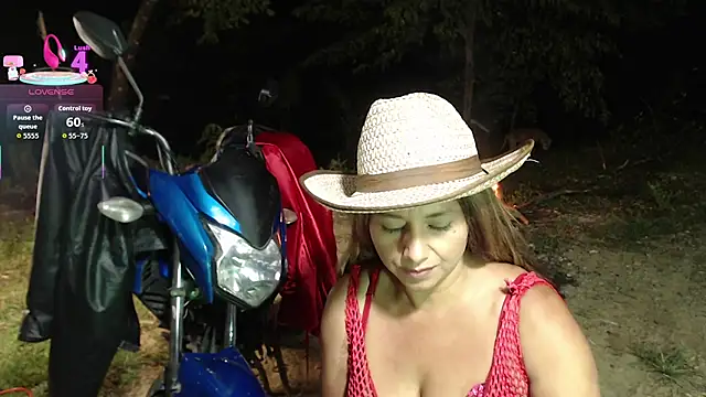 Chat XXX ao vivo de esmeralda_li