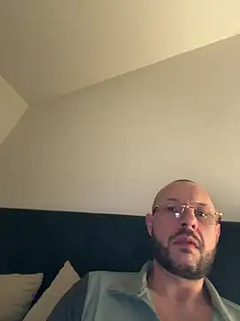 Guitccch élő XXX-chatje