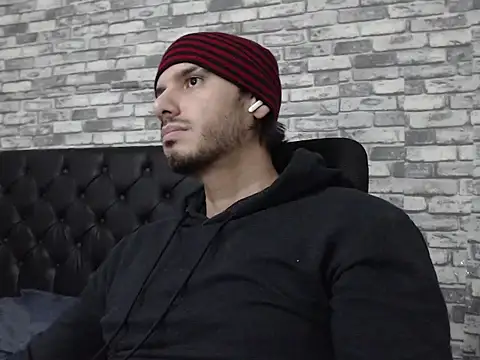 MrTyler667: διαδικτυακό σόου στην κάμερα