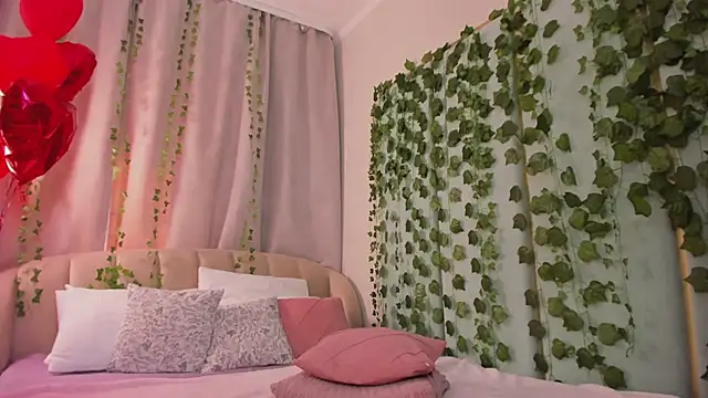 Love_is_Lola Live XXX-Chat