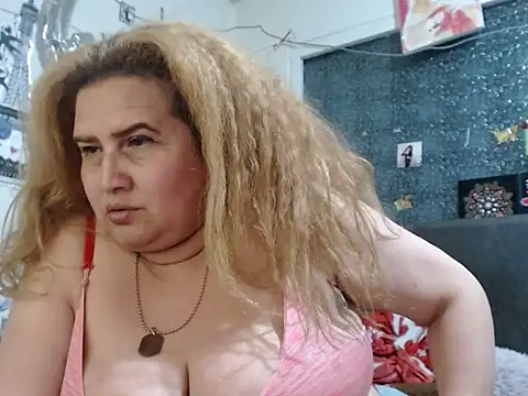 Perla1981--'s Live XXX Chat