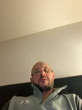 Guitccch Live XXX Chat