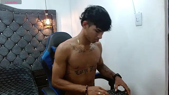 Pertunjukan Kamera Web luka_big18