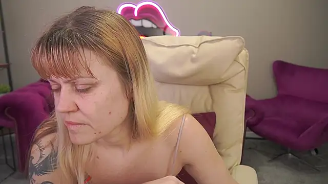 BellaLaPetit – Naživo XXX chat