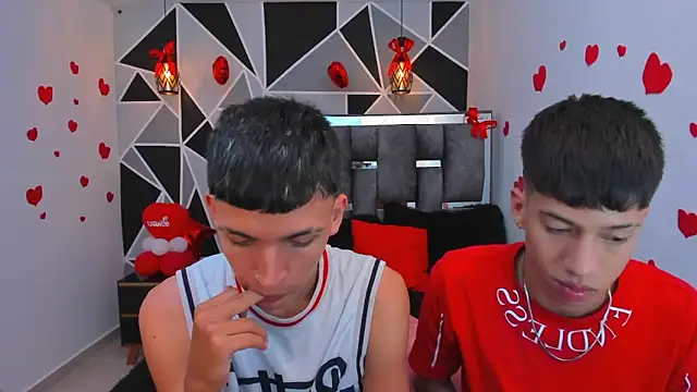 Show modela Juan_Nd_Steven na web-kameri