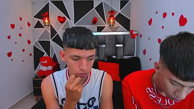 Juan_Nd_Steven Adlı Modelin Canlı XXX Sohbeti