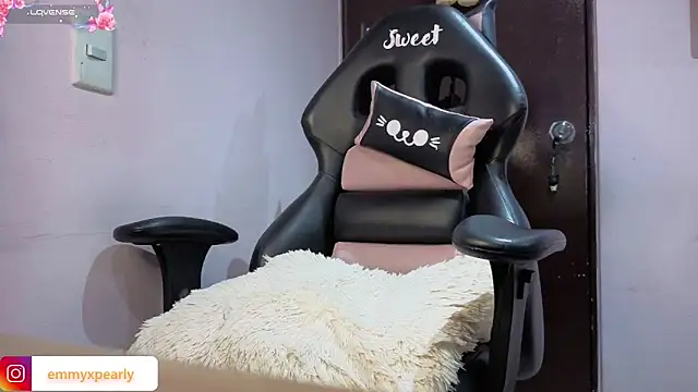 emyxpearly: онлайн-секс-чат