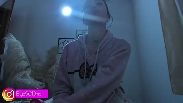 Chat +18 de ellie_mcdonald ao vivo