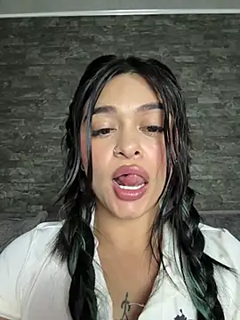 Chat +18 de Saray_charmante ao vivo