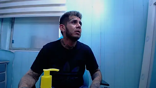 Chatroom XXX en direct de allison_max_tattoo