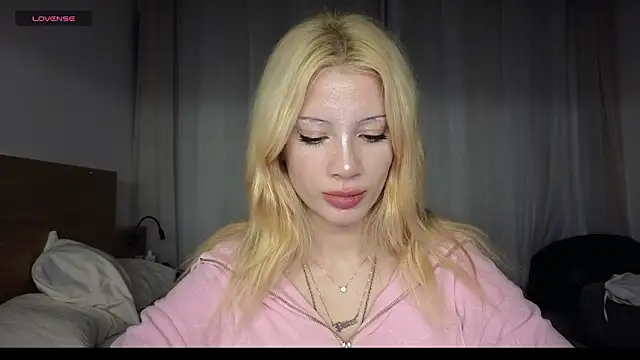 qualitybab: διαδικτυακό σόου στην κάμερα