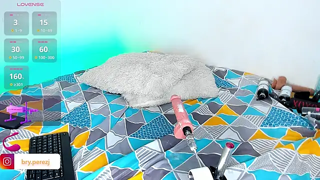 Pokazy przed kamerką – bryXonStorm