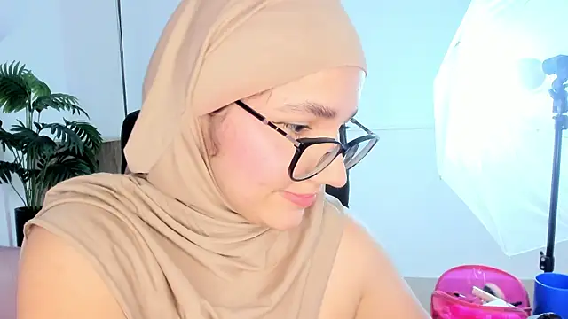 Chat +18 de Ayha_khalaf ao vivo