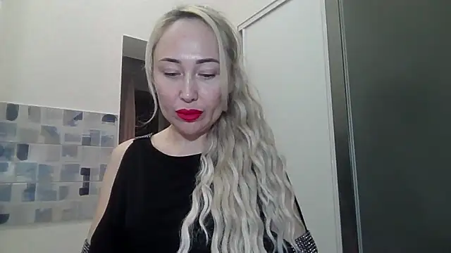 Show modela NanaGold2992 na web-kameri