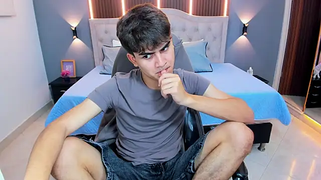 Tommy18__ Live XXX Chat