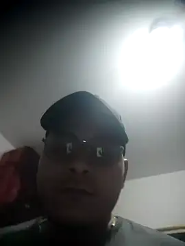 SaucyAffair0 Show in webcam