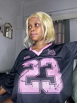 Pertunjukan Kamera Web Queen_Tee23