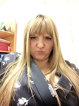 แชท XXX สดของ Office_Albertina