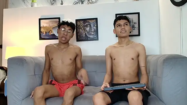 COUPLES_BOYS Show in webcam