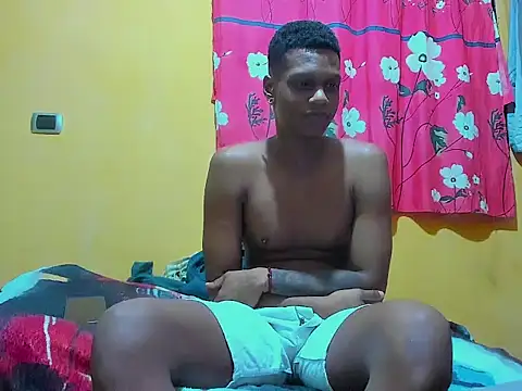 aunstin_farid1 Adlı Modelin Canlı XXX Sohbeti