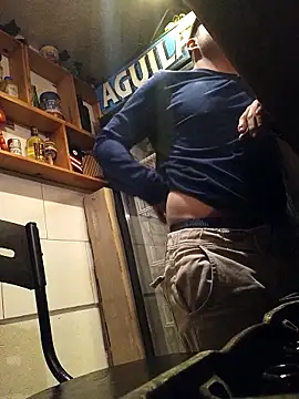 Show modela themorenofit08 na web-kameri