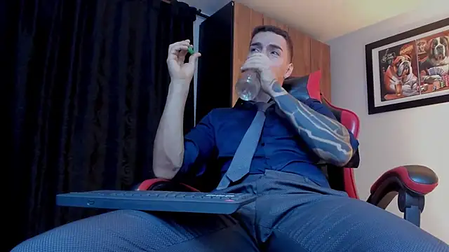 ALPHA_DOMINUS_のライブXXXチャット