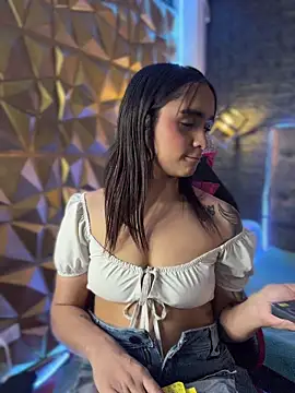 Isabella-Teen Chat XXX live