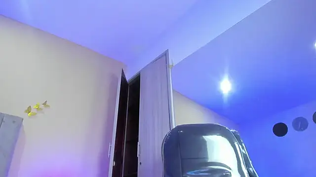 Chat XXX en directo de Emma_Hearts