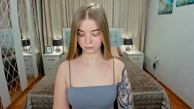 SirenaDoll's Live XXX Chat