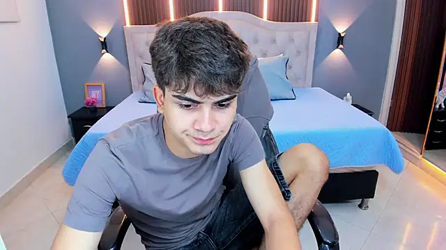 Tommy18__ live XXX chat