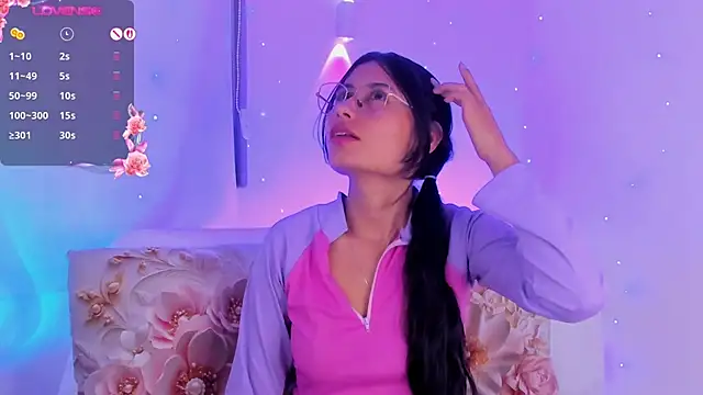 Chat +18 de NayeCloud ao vivo