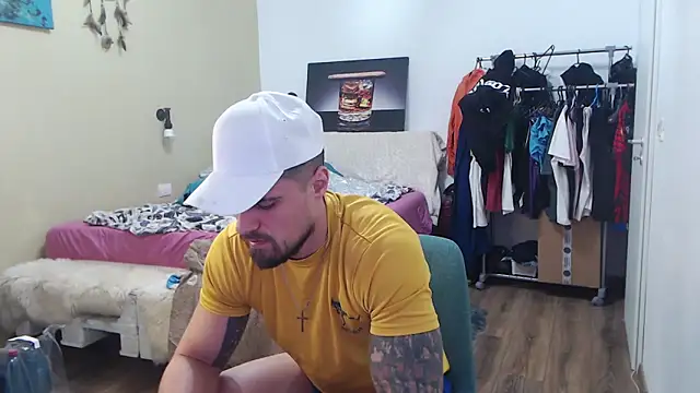 Tiberius_hunk Chat XXX in diretta