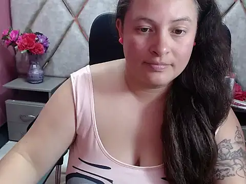Sarah_Boobs_ Adlı Modelin Canlı XXX Sohbeti