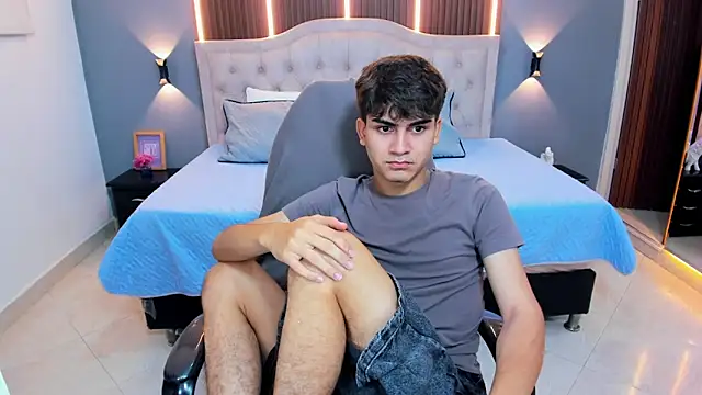 Chat XXX ao vivo de Tommy18__