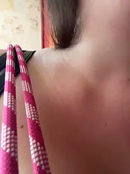 Chat XXX en directo de KiraSunshine