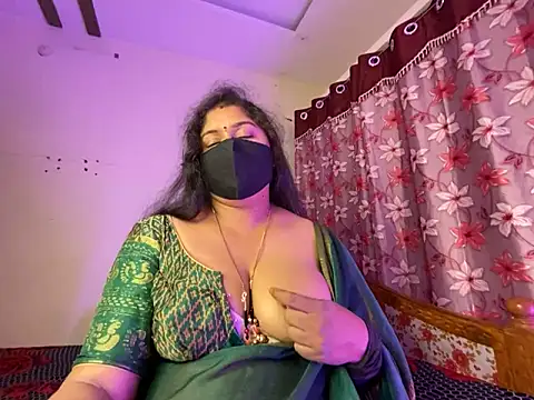 LouleyRanii Pertunjukan Webcam