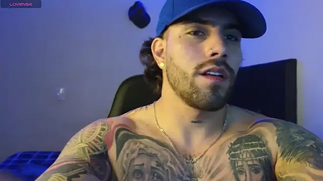 Ades_Lowe Chat XXX live