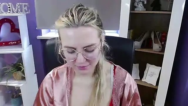 Chat +18 de Zoey_Erotic ao vivo